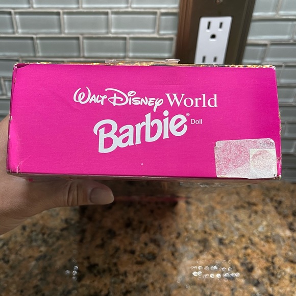 1996 25th Anniversary Walt Disney World Barbie - Picture 2 of 7